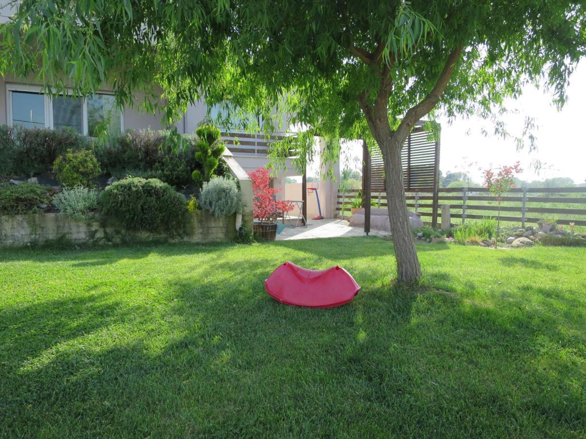 Guesthouse With Garden Komotini Exterior foto