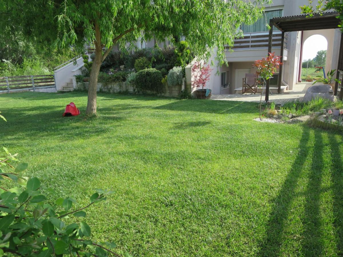 Guesthouse With Garden Komotini Exterior foto